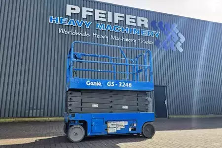 Piattaforme aeree a pantografo - Genie GS3246 Electric, Working Height 11.75 m, 318kg Cap (1)