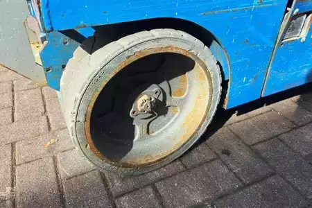 Piattaforme aeree a pantografo - Genie GS3246 Electric, Working Height 11.75 m, 318kg Cap (9)