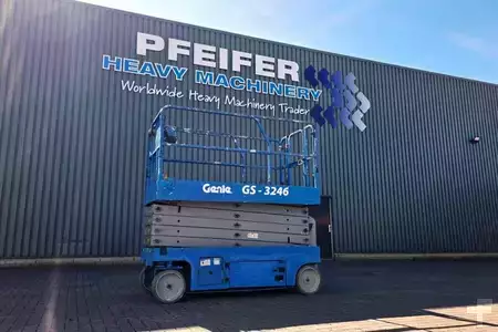 Piattaforme aeree a pantografo - Genie GS3246 Electric, Working Height 11.75 m, 318kg Cap (1)