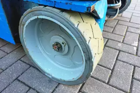 Piattaforme aeree a pantografo - Genie GS3246 Electric, Working Height 11.75 m, 318kg Cap (11)