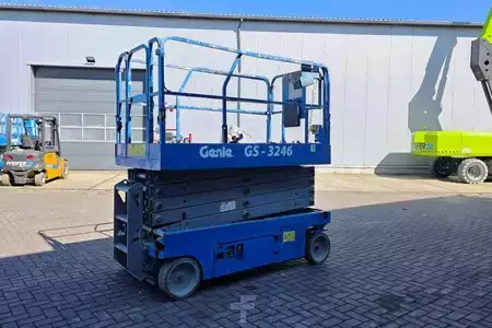 Piattaforme aeree a pantografo - Genie GS3246 Electric, Working Height 11.75 m, 318kg Cap (3)