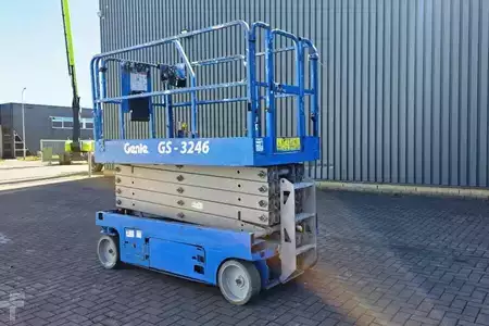 Piattaforme aeree a pantografo - Genie GS3246 Electric, Working Height 11.75 m, 318kg Cap (4)