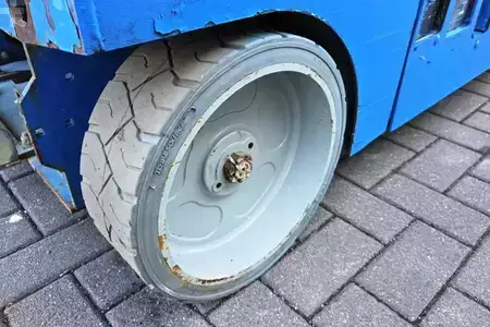 Piattaforme aeree a pantografo - Genie GS3246 Electric, Working Height 11.75 m, 318kg Cap (8)