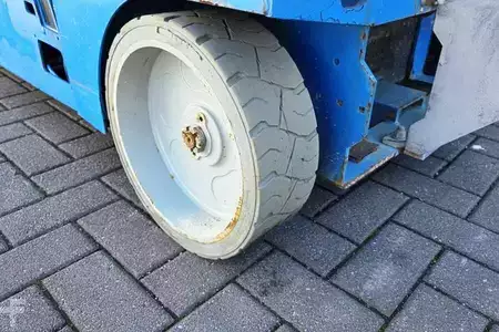 Piattaforme aeree a pantografo - Genie GS3246 Electric, Working Height 11.75 m, 318kg Cap (9)