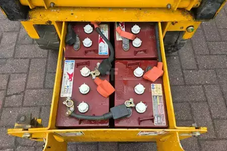 Scherenarbeitsbühne  Haulotte Compact 8 As-Is, Electric, 8m Working Height, 350k (4)