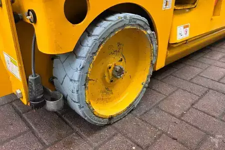 Scherenarbeitsbühne  Haulotte Compact 8 As-Is, Electric, 8m Working Height, 350k (12)