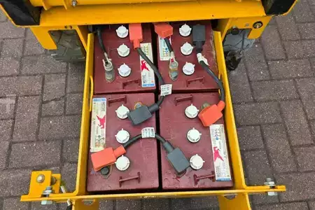 Scherenarbeitsbühne  Haulotte Compact 8 As-Is, Electric, 8m Working Height, 350k (3)