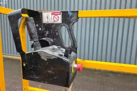 Scherenarbeitsbühne  Haulotte Compact 8 As-Is, Electric, 8m Working Height, 350k (4)