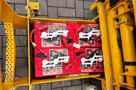 Nacelle à ciseaux - Haulotte Compact 8 Electric, 8.2m Working Height, 350kg Cap (7)