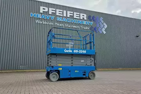 Pracovní plošina s nůžkovým zdvihem  Genie GS3246 Electric, Working Height 11.75 m, 318kg Cap (1)