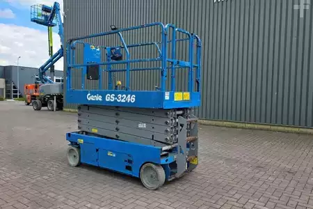 Pracovní plošina s nůžkovým zdvihem  Genie GS3246 Electric, Working Height 11.75 m, 318kg Cap (2)