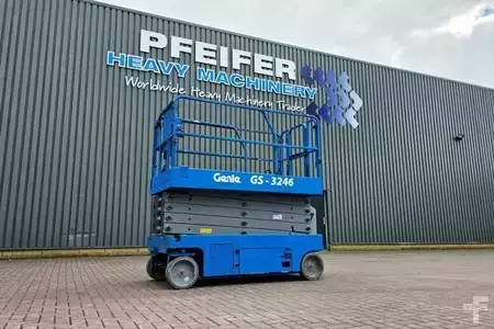 Pracovní plošina s nůžkovým zdvihem  Genie GS3246 Electric, Working Height 11.75 m, 318kg Cap (1)