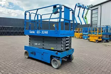 Pracovní plošina s nůžkovým zdvihem  Genie GS3246 Electric, Working Height 11.75 m, 318kg Cap (2)