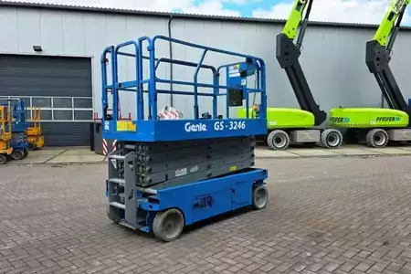 Pracovní plošina s nůžkovým zdvihem  Genie GS3246 Electric, Working Height 11.75 m, 318kg Cap (3)