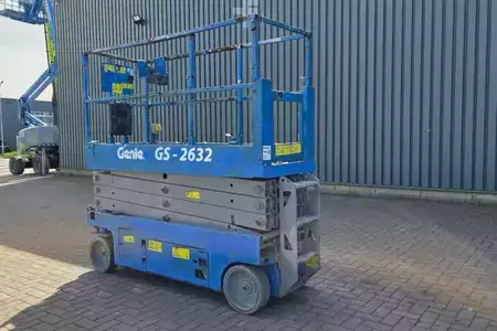 Scissors Lifts 2015  Genie GS2632 Electric, 10m Working Height, 227kg Capacit (9)