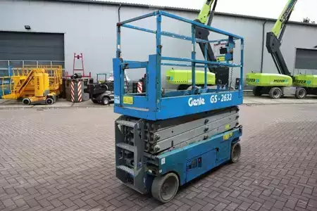 Scissor lift 2013  Genie GS2632 Electric, 10m Working Height, 227kg Capacit (2)