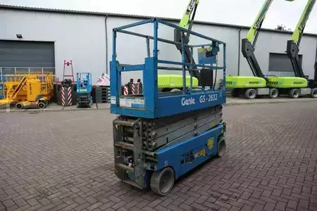 Scissor lift 2013  Genie GS2632 Electric, 10m Working Height, 227kg Capacit (2)