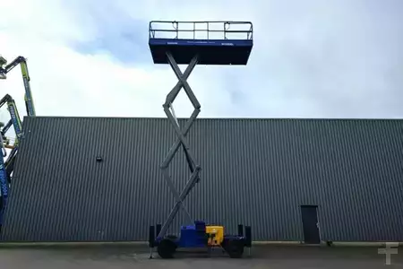 Nacelle à ciseaux 2005  Haulotte H12SXL Diesel, 4x4 Drive, 12m Working Height, 700k (3)