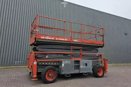 Podnośnik nożycowy 2013  Skyjack SJ9250RT Diesel, 4x4 Drive, 17.2m Working Height, (1)