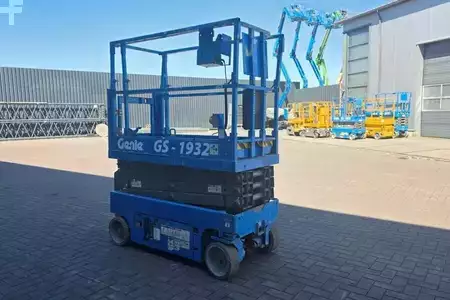 Pracovní plošina s nůžkovým zdvihem 2011  Genie GS1932 Electric, Working Height 7.8 m, 227kg Capac (2)
