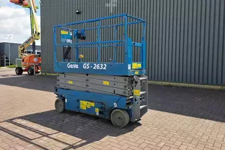 Scissors Lifts 2015  Genie GS2632 Electric, 10m Working Height, 227kg Capacit (14)