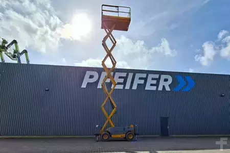 Scherenarbeitsbühne 2018  Haulotte Compact 12DX Diesel, 4x4 Drive, 12m Working Height (2)