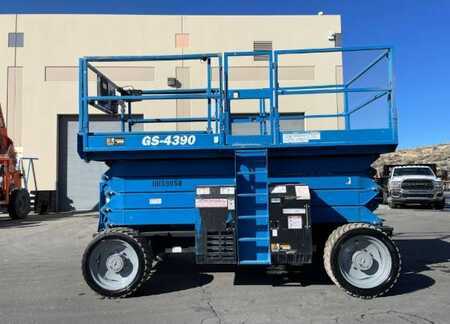 Scissor lift 2015  Genie GS-4390 (2)