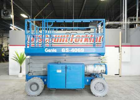 Scissor lift 2016  Genie GS-4069 RT (1)