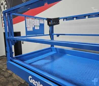 Scissor lift 2013  Genie GS-2669 RT (9)
