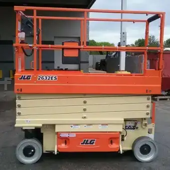 Scissor lift 2013  JLG 2630ES (1)