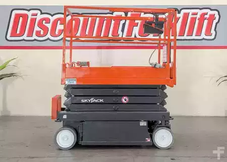 Scissor lift 2017  Skyjack SJIII-3219 (1)
