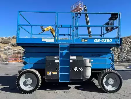 Scissor lift 2018  Genie GS-4390 (1)