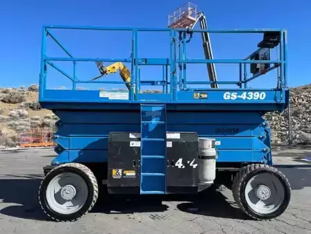 Scissor lift 2018  Genie GS-4390 (1)