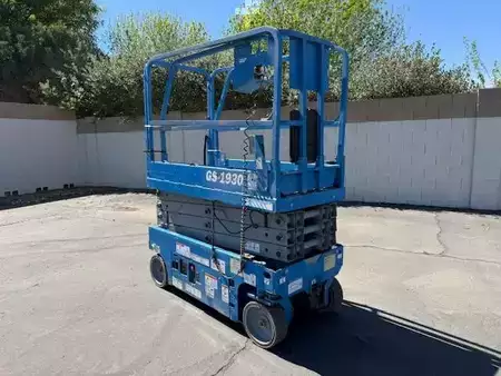 Towable Lift 2018  Genie GS-1930 (1)