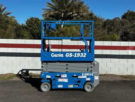 Towable Lift 2022  Genie GS-1932 (1)