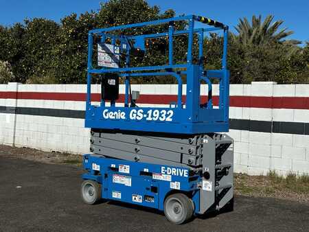Towable Lift 2022  Genie GS-1932 (3)