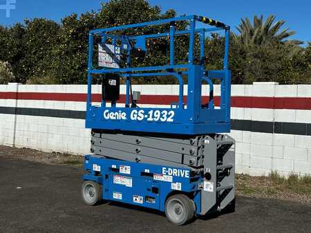 Towable Lift 2022  Genie GS-1932 (3)