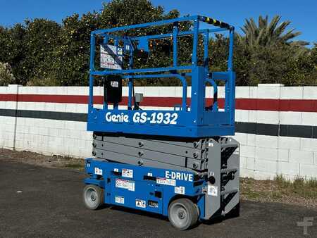 Towable Lift 2022  Genie GS-1932 (3)