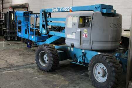 Articulating boom lift 2000  Genie Z45/25 (1)