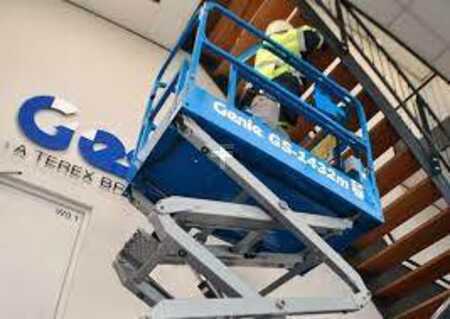 Plataforma remolcable 2023  Genie GS-1432M (1)