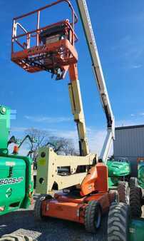 Articulating boom lift 2013  JLG E450AJ (1)