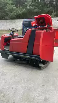 Stroj na drhnutí a vysávání - Hako B1100 (1)