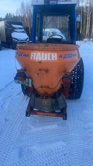 Ùttakaritó gép 1993  ISEKI 3030a 27hp. (5)