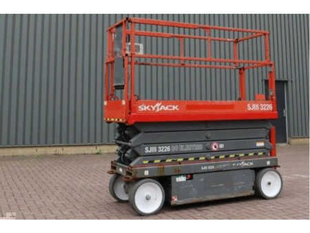 Saksinostimet 2014  Skyjack SJ3226 (1)