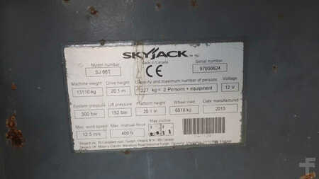 Teleszkópemelvény 2013 Skyjack  (2)