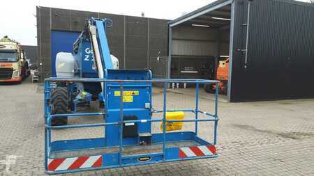 Articulating boom lift 2010 Genie  (3)