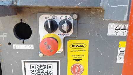 Scissors Lifts 2013  SkyJack SJIII4632 (6)
