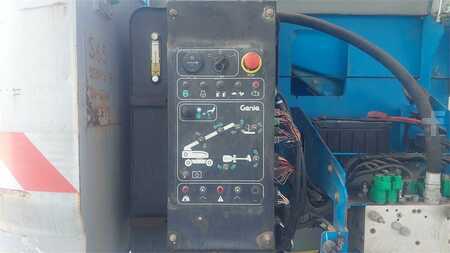Ostatní 2014  Genie S65TRAX (6)
