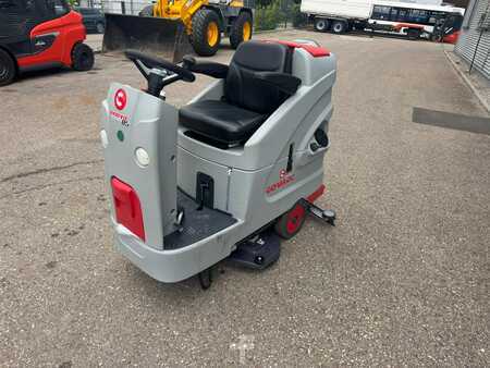 Spazzatrici uomo a bordo 2020  Comac Innova 85B Comfort (1)
