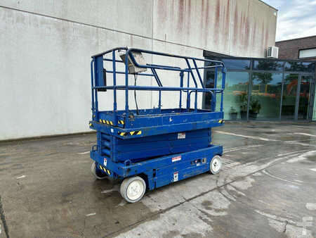 Scissor lift 2000 UpRight X26 (1)